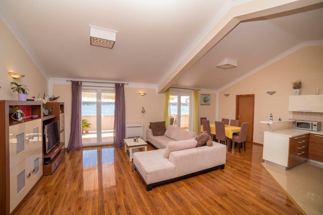 Captain'S Apartment Barbat na Rabu 외부 사진